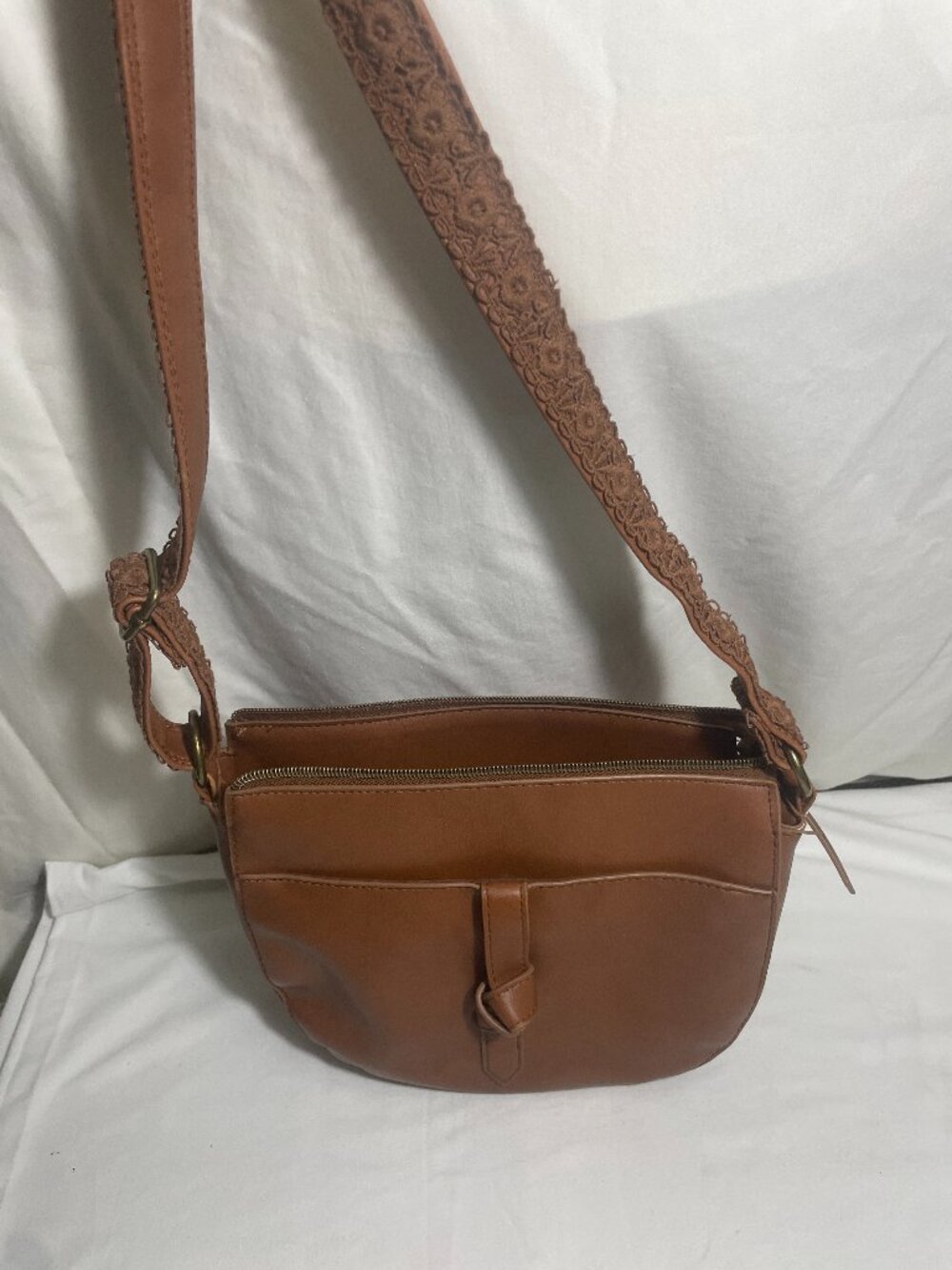 Arizona Jean Co Brown Faux Leather Saddle Crossbody Bag Embroidered Strap
